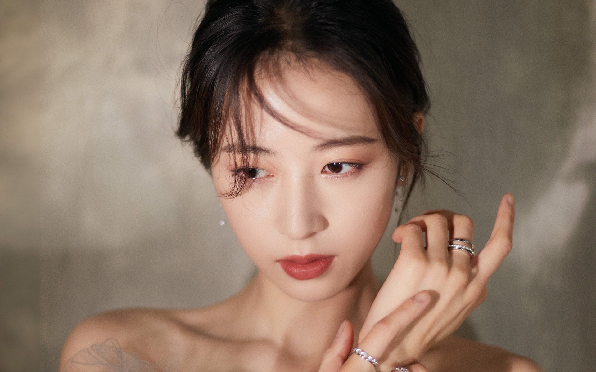 leyu乐鱼-“宽板滑水：马鞍山赛场展现水面上的高空飞跃”