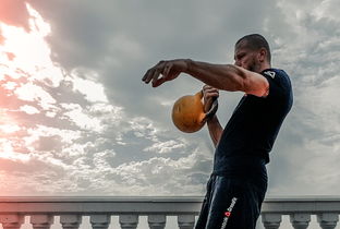 APP下载 LY Sports-詹姆斯亲自指导小将完成训练动作，詹姆斯训练有多刻苦